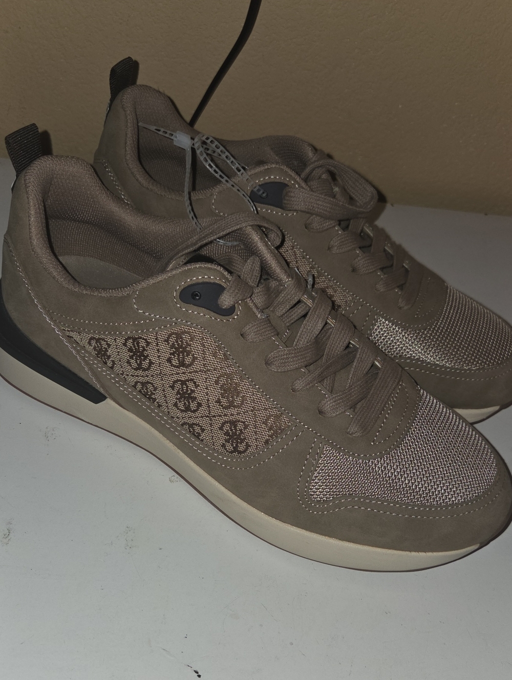 Guess Olivo Mens Sneaker SZ 10